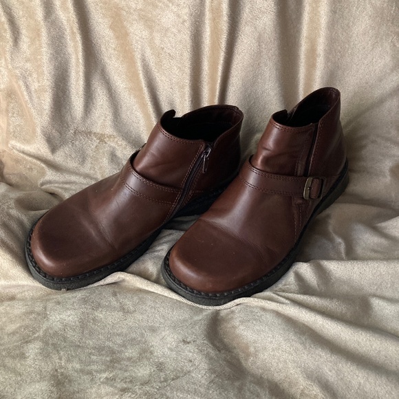 Brown leather ankle boots by High Sierra - Picture 9 of 10